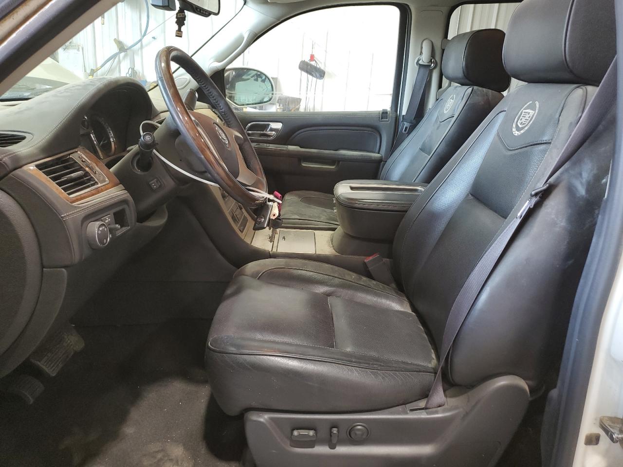 Cadillac Escalade Esv Platinum Image 8