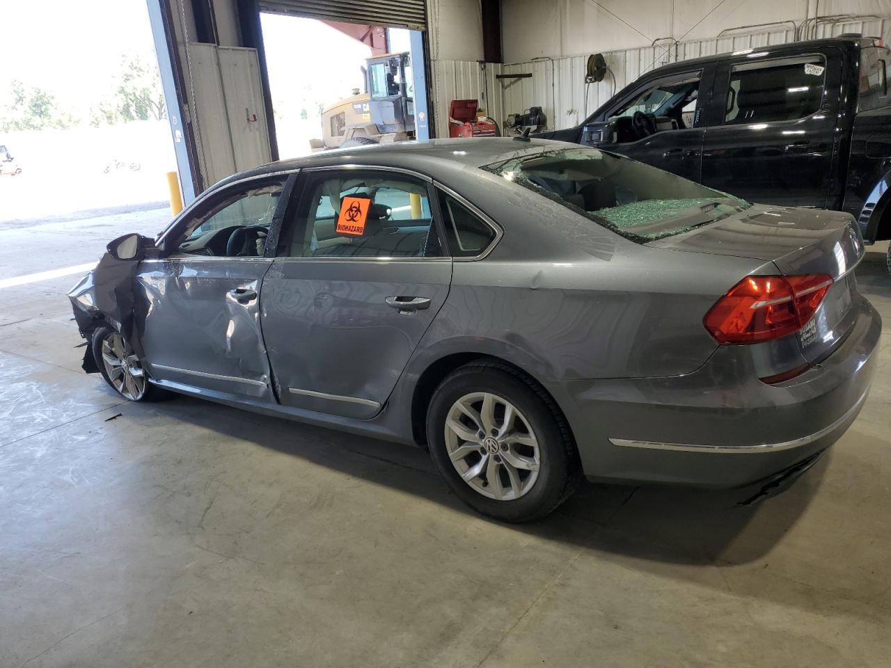 Volkswagen Passat S Image 2