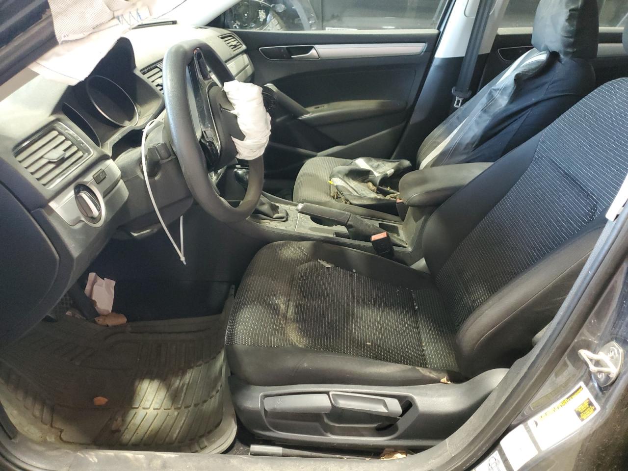 Volkswagen Passat S Image 4