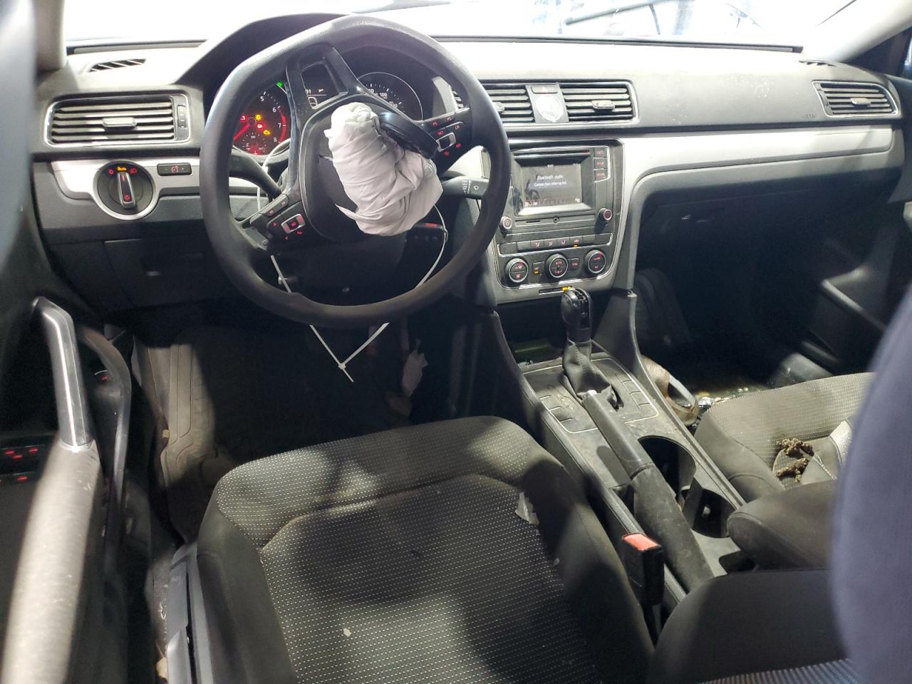 Volkswagen Passat S Image 6