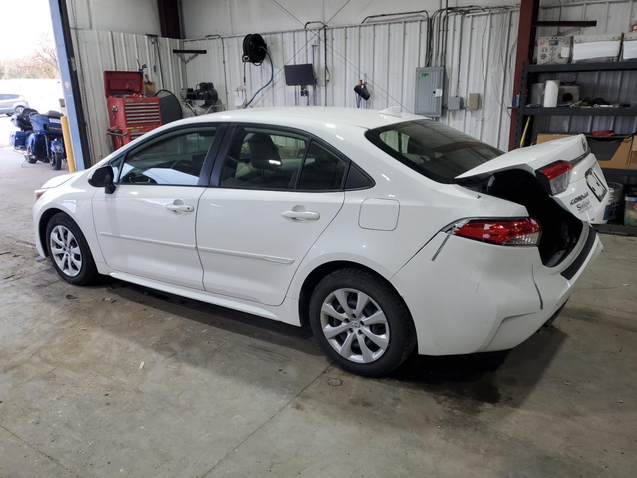 Toyota Corolla Le Image 2