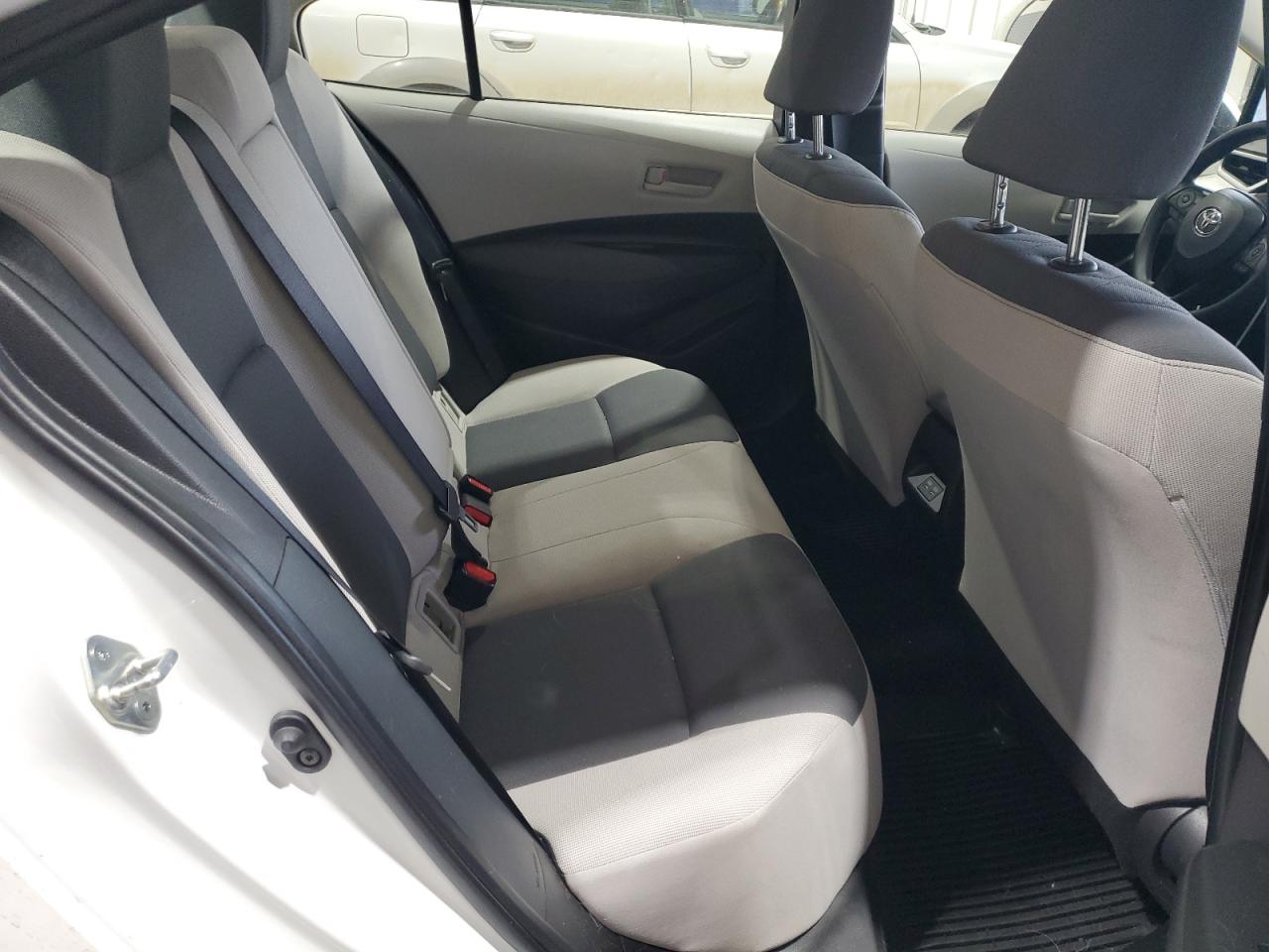 Toyota Corolla Le Image 10