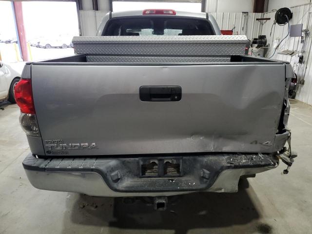 Toyota Tundra Crewmax Image 11