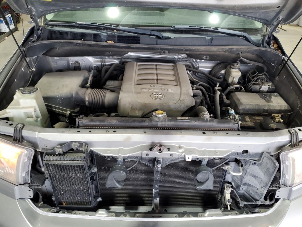 Toyota Tundra Crewmax Image 7