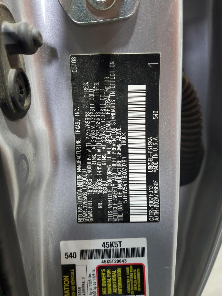 Toyota Tundra Crewmax Image 6