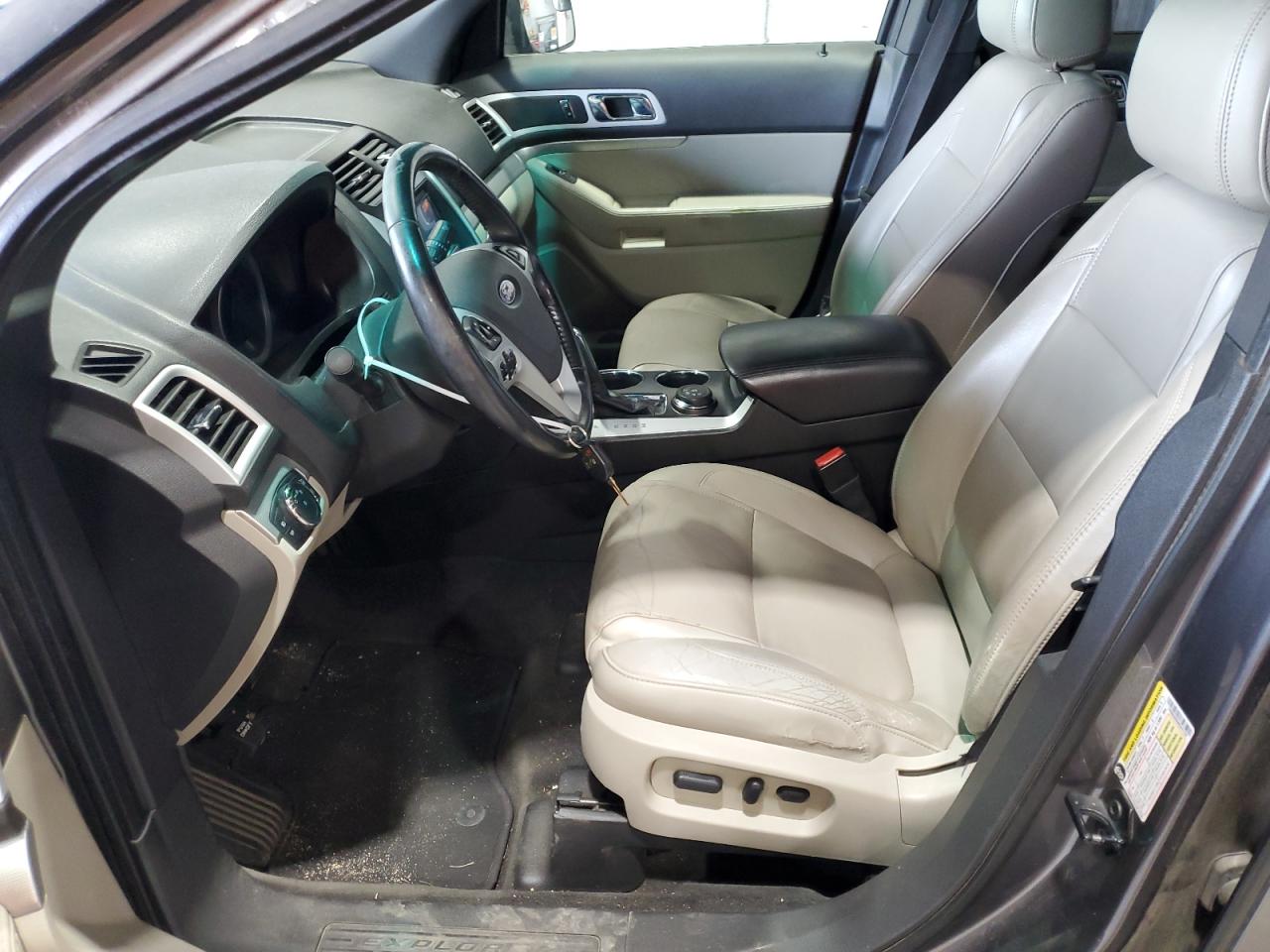 Ford Explorer Xlt Image 8