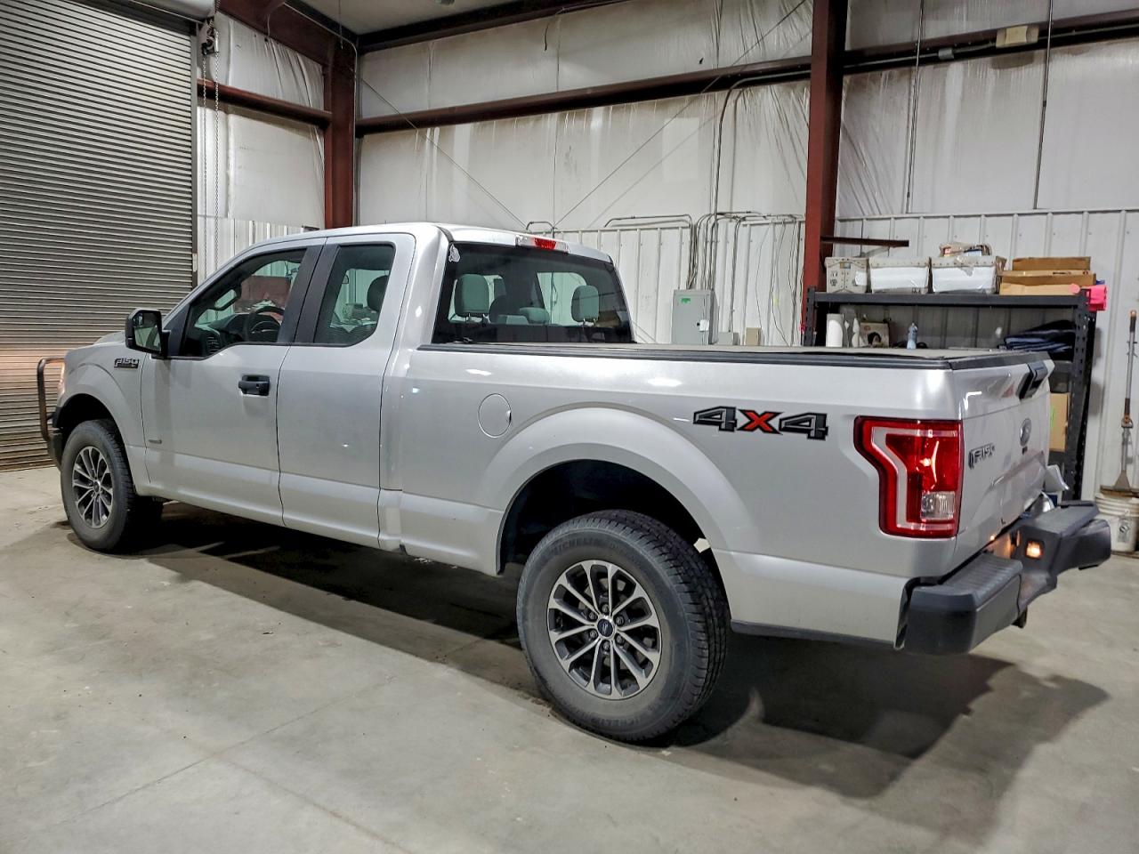 Ford F-150 Super Cab Image 12
