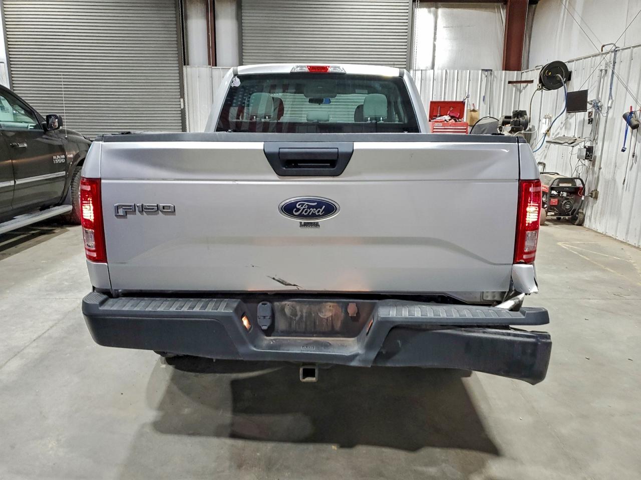 Ford F-150 Super Cab Image 6