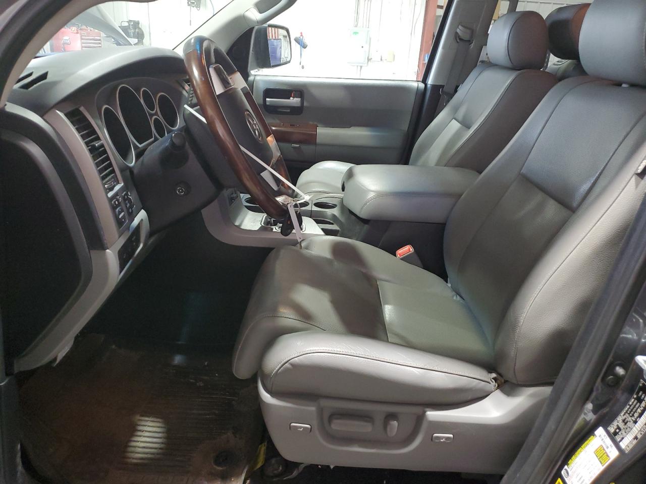 Toyota Sequoia Platinum Image 3