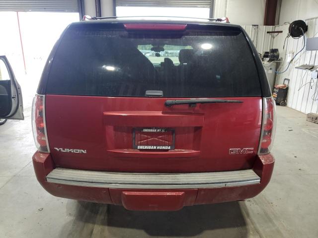 GMC Yukon Denali Image 11