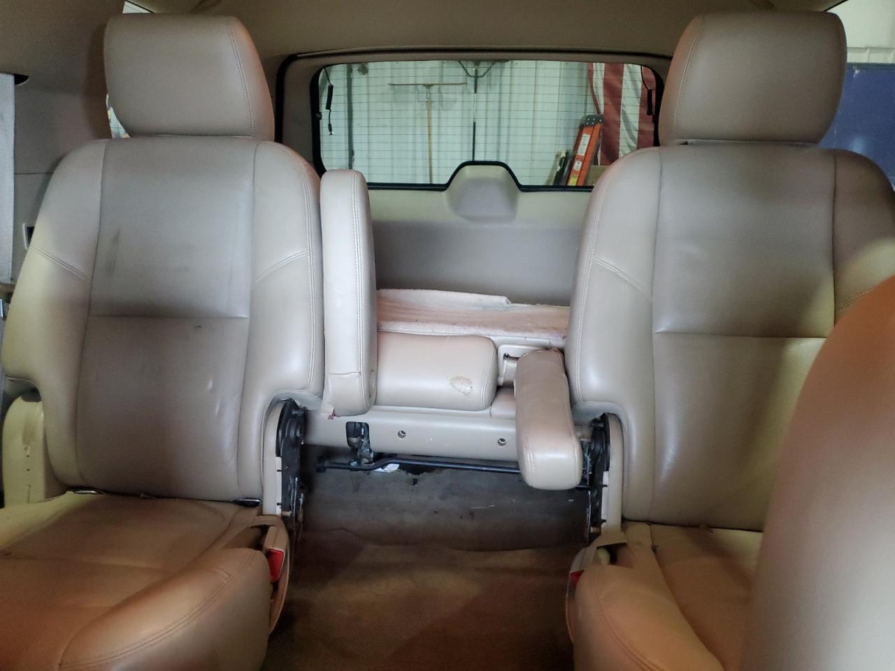 GMC Yukon Denali Image 10