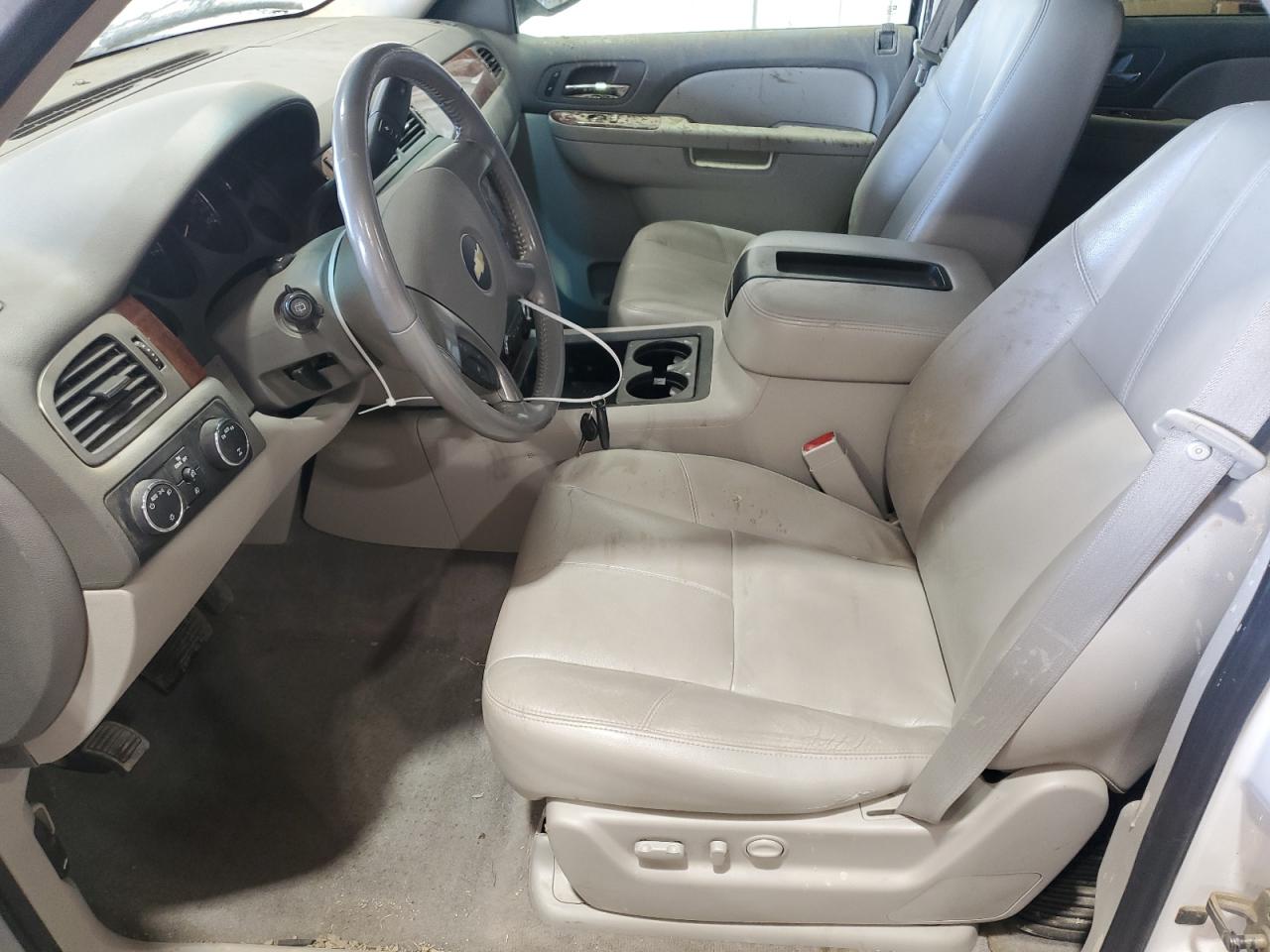 Chevrolet Suburban K1500 Lt Image 12