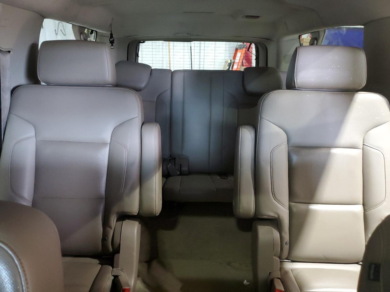 Chevrolet Suburban K1500 Ltz Image 11