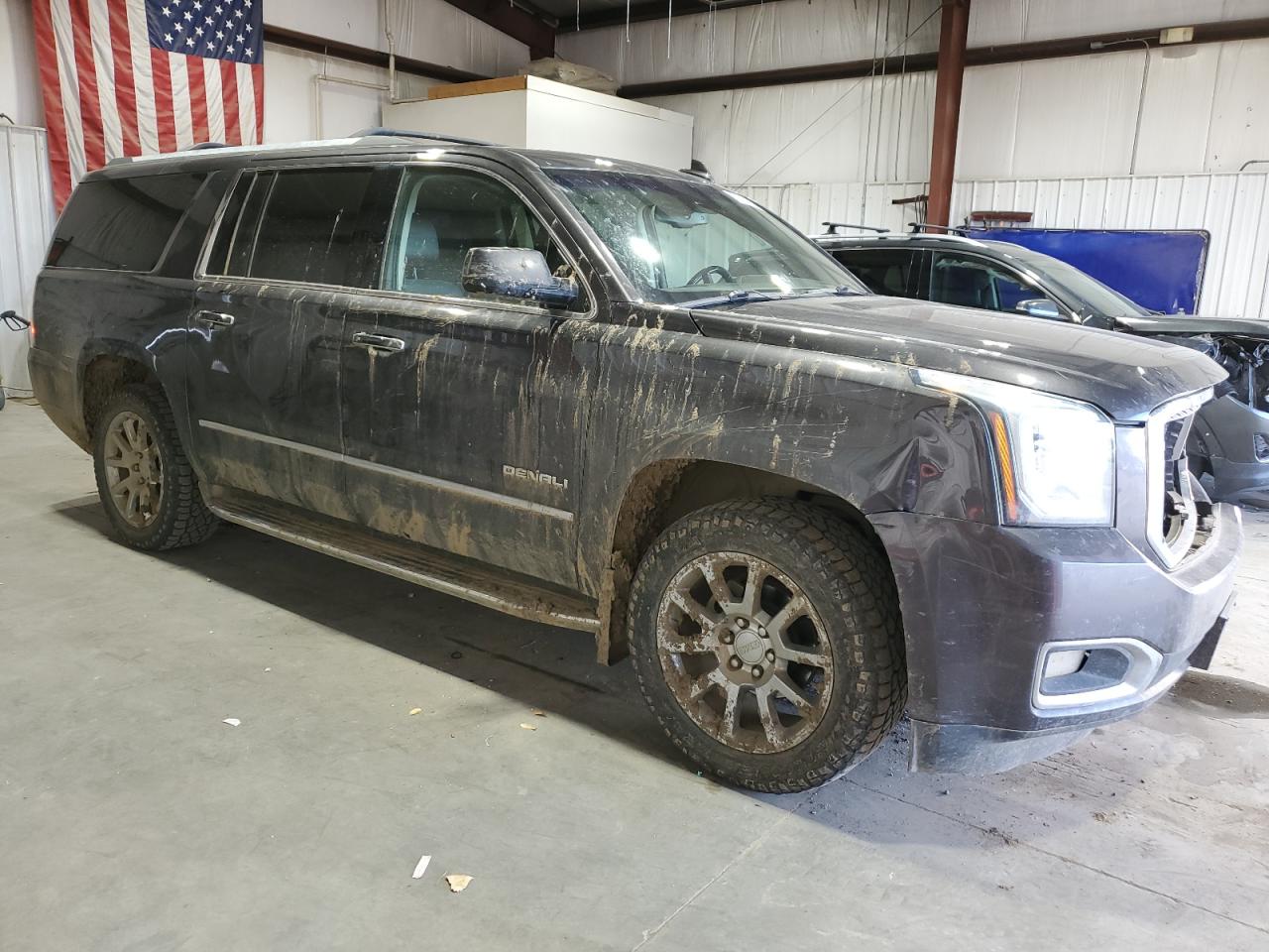 GMC Yukon Denali Image 2