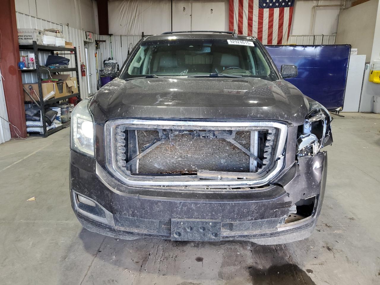 GMC Yukon Denali Image 4