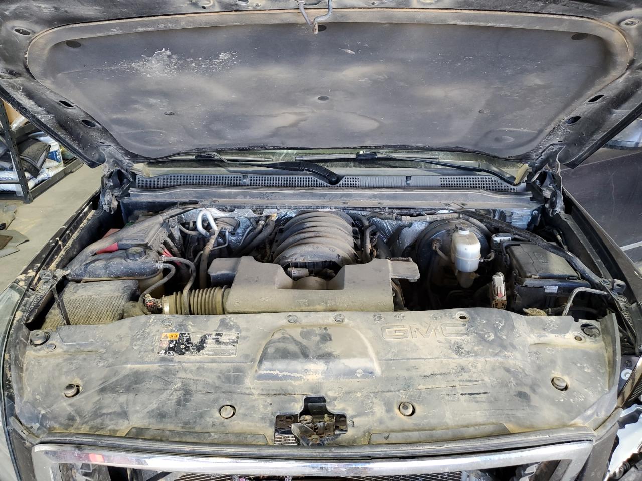 GMC Yukon Denali Image 13