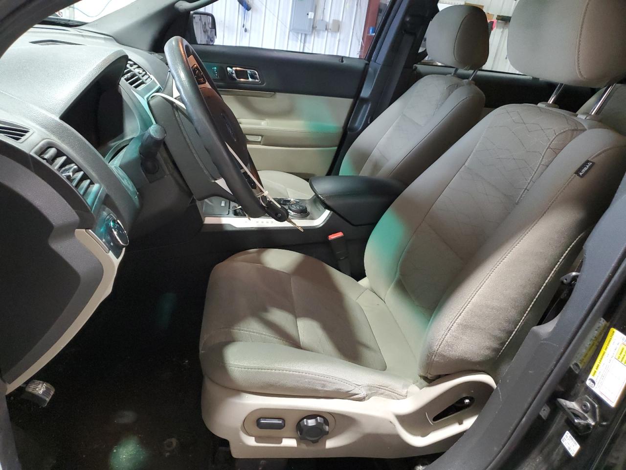 Ford Explorer Image 6