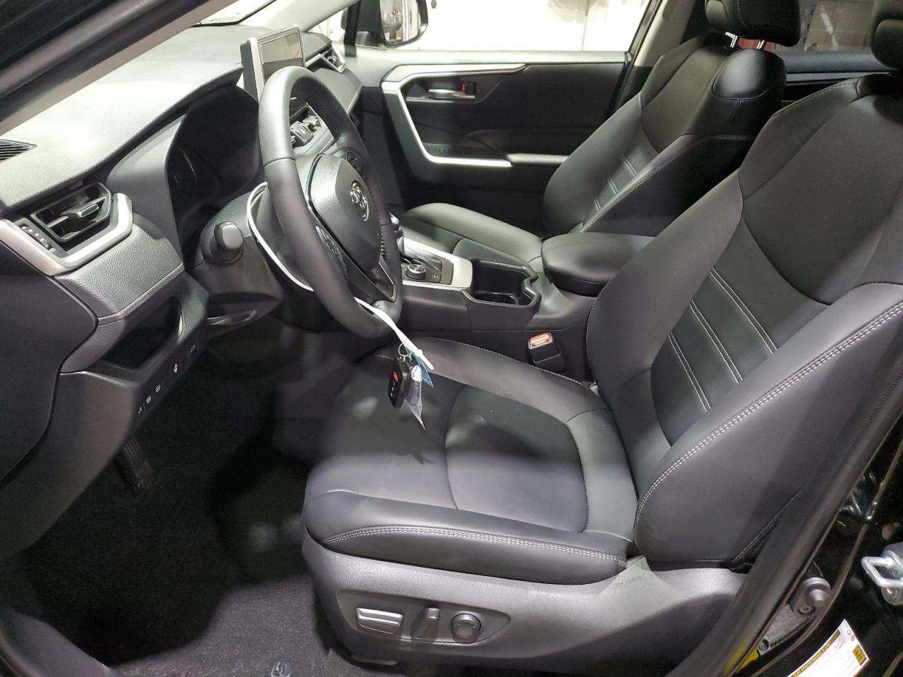 Toyota RAV4 Xle Premium Image 6