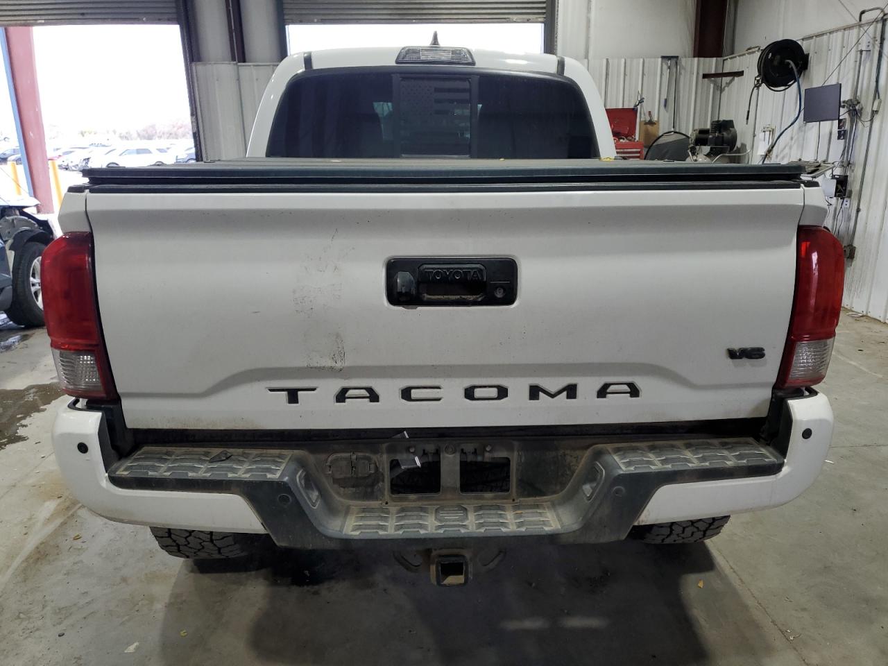 Toyota Tacoma Double Cab Image 3