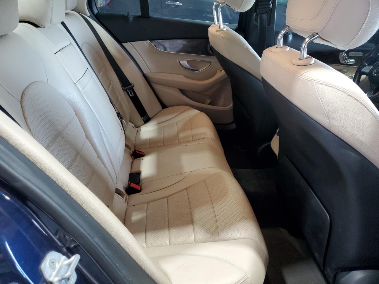 Mercedes-Benz C-Class 300 4matic Image 8