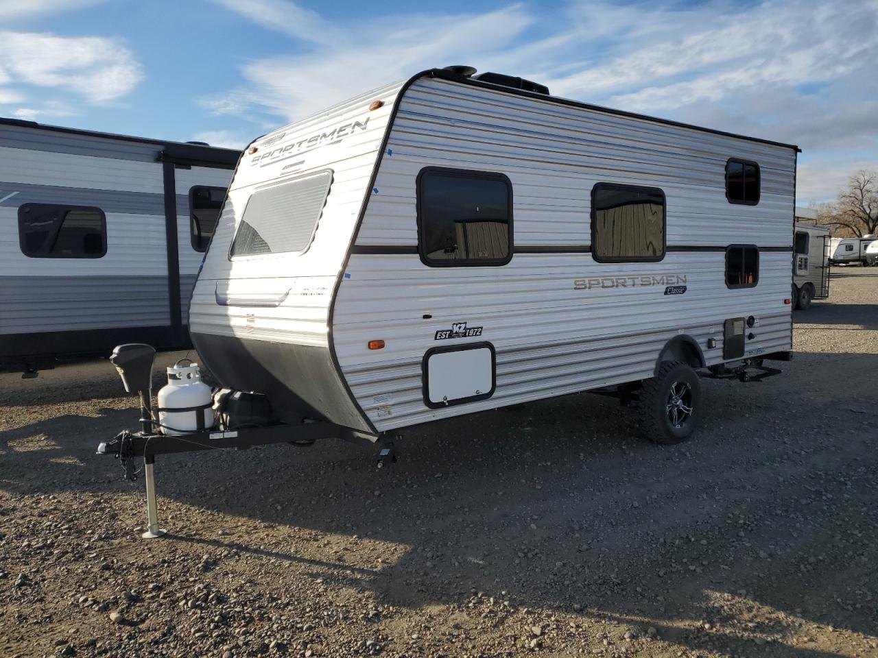 Kz Sportsmen Trailer Image 4