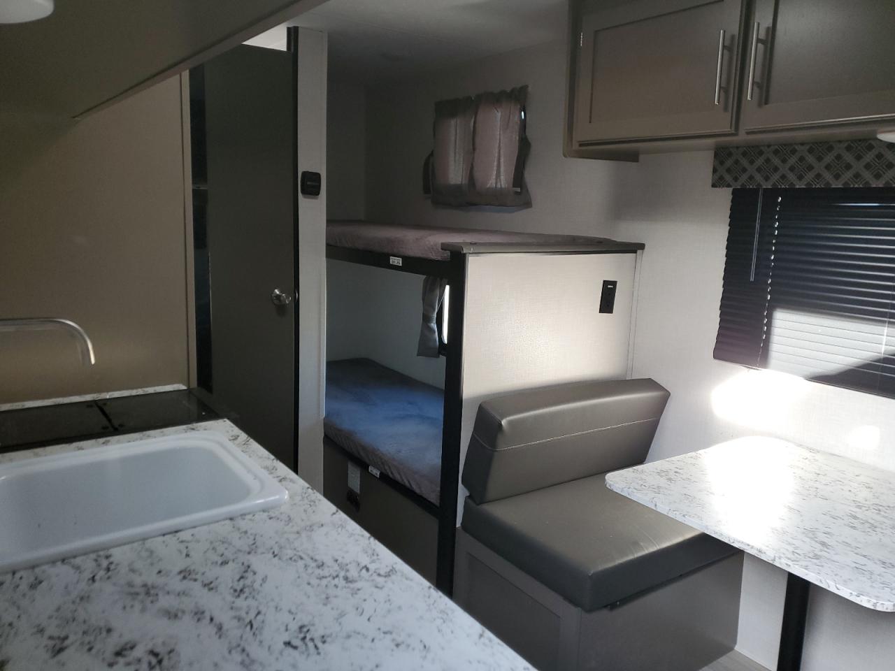 Kz Sportsmen Trailer Image 5