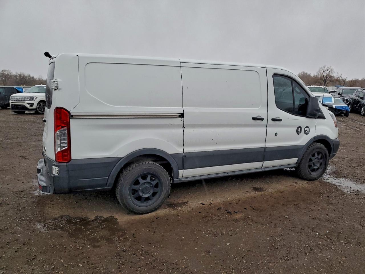 Ford Transit T-150 Image 4