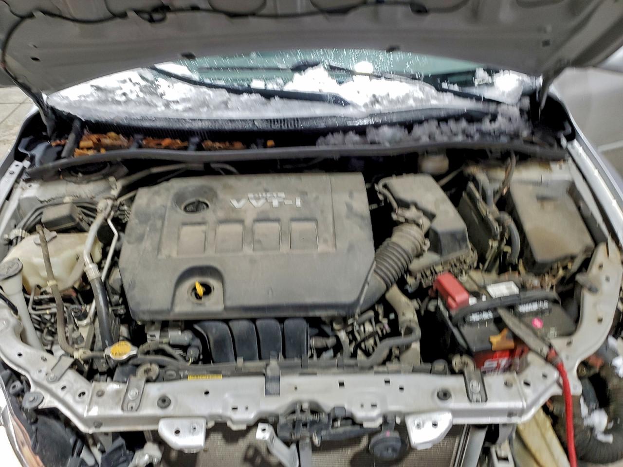 Toyota Corolla Base Image 9