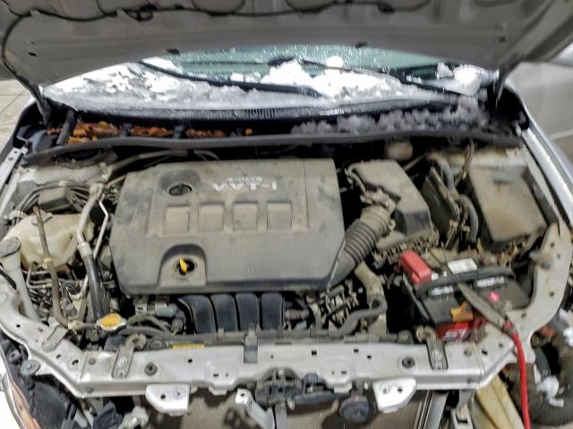 Toyota Corolla Base Image 9