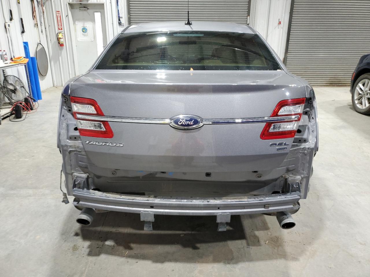 Ford Taurus Sel Image 10