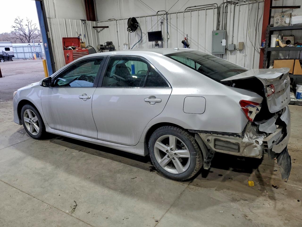 Toyota Camry L Image 3