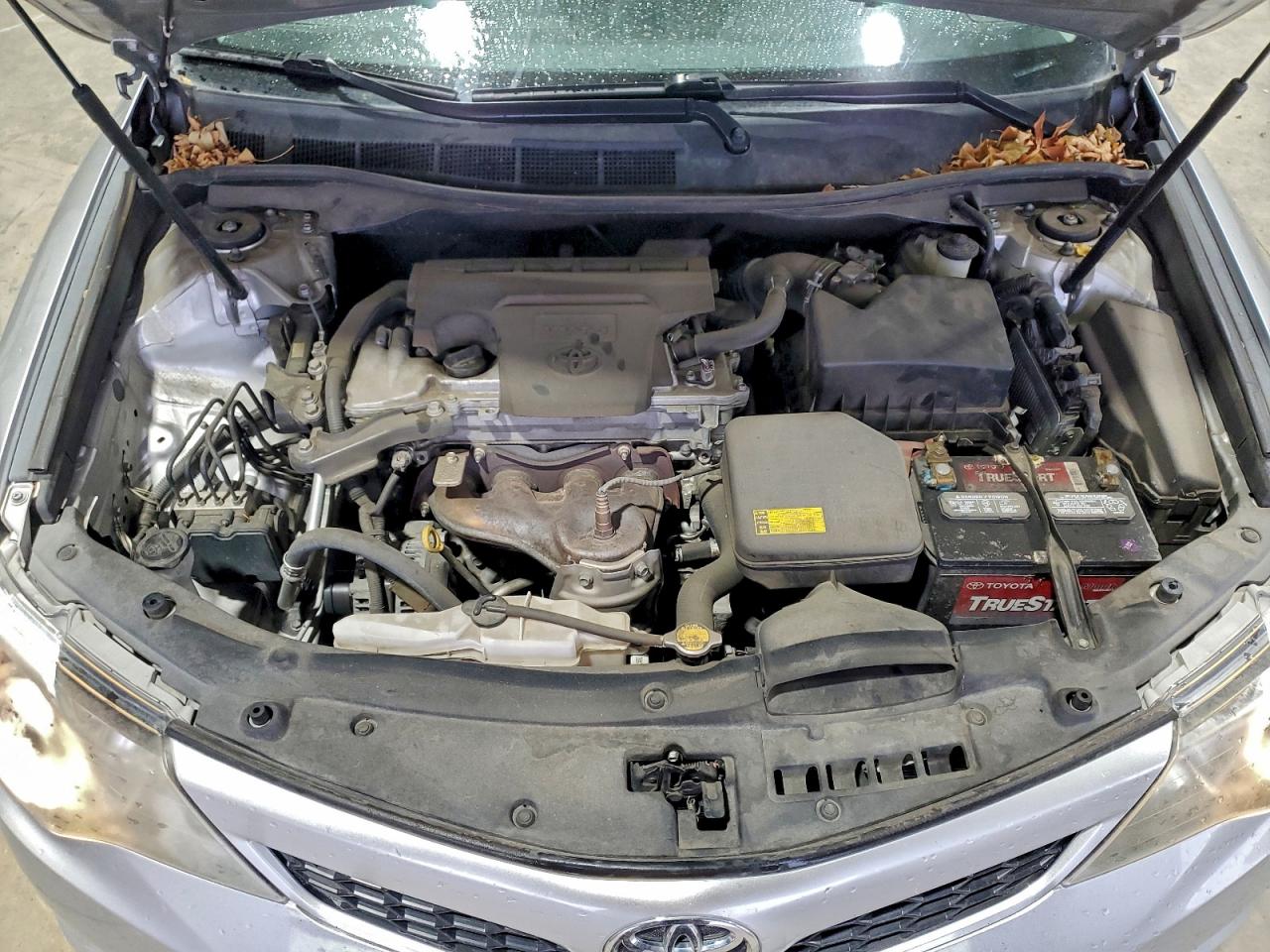 Toyota Camry L Image 9