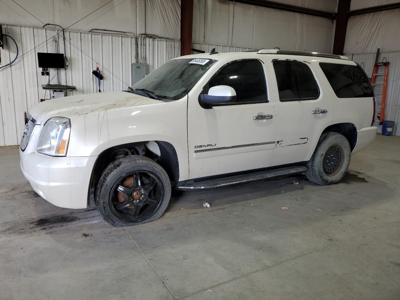 GMC Yukon Denali Image 1