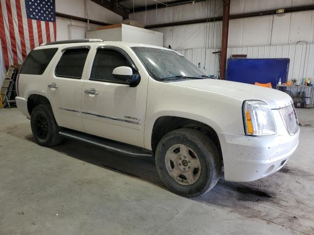 GMC Yukon Denali Image 13