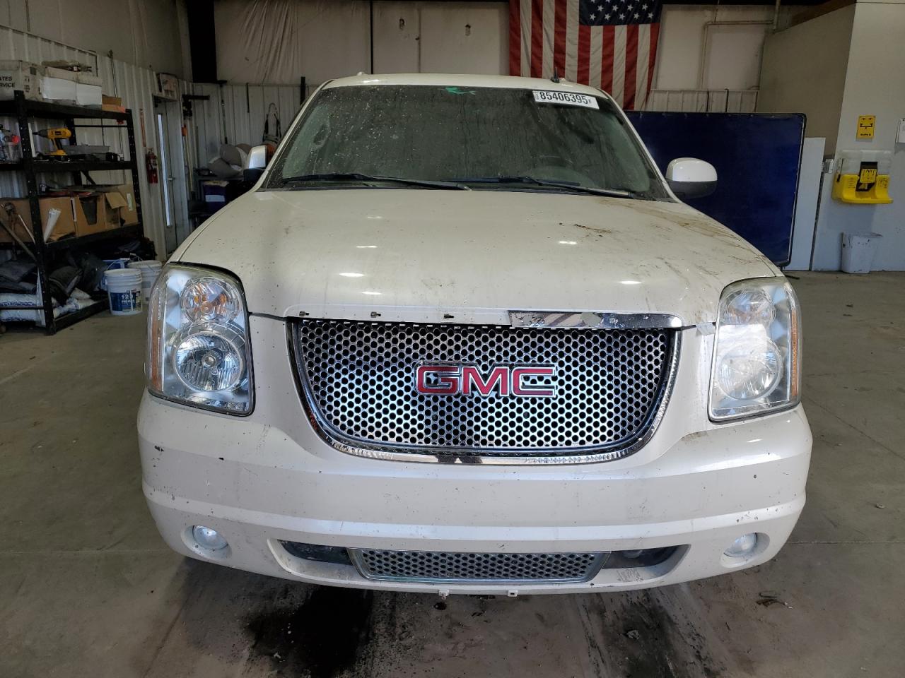 GMC Yukon Denali Image 2
