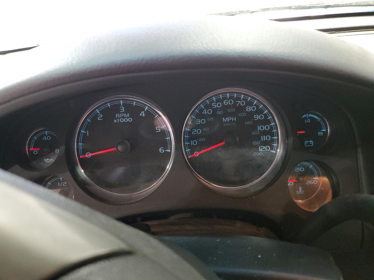 GMC Yukon Denali Image 4