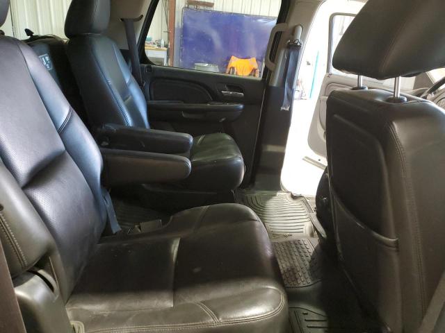 GMC Yukon Denali Image 12