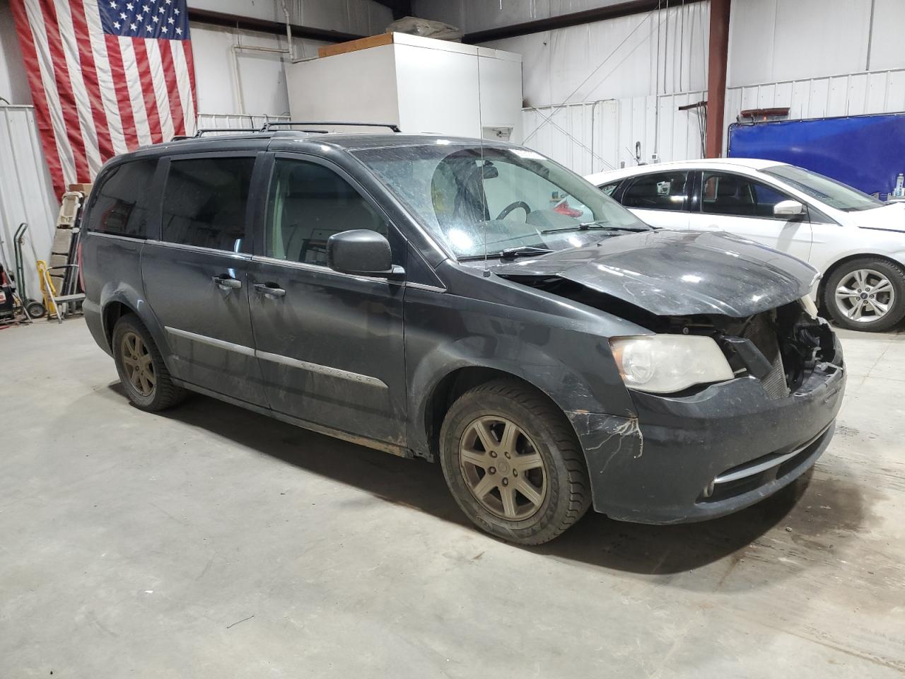 Chrysler Minivan Touring Image 13