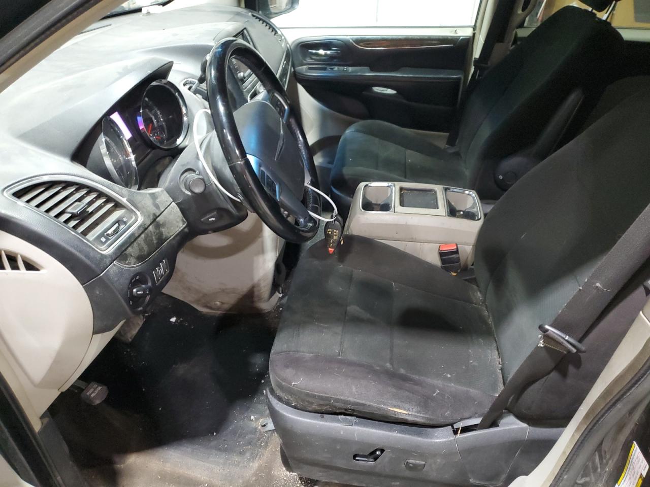 Chrysler Minivan Touring Image 8