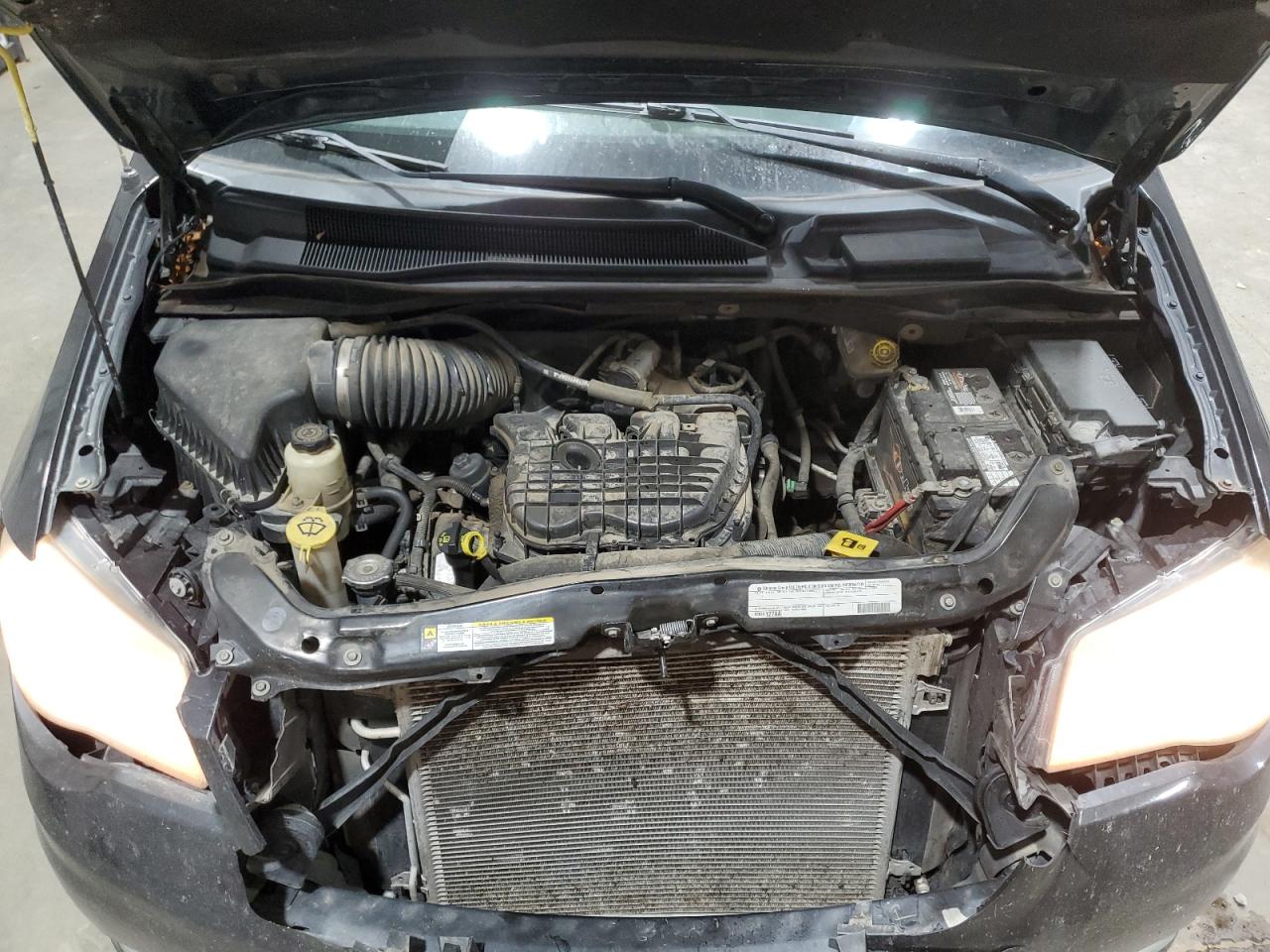 Chrysler Minivan Touring Image 9