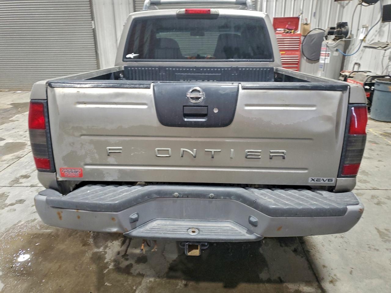 Nissan Frontier Crew Cab Xe Image 8