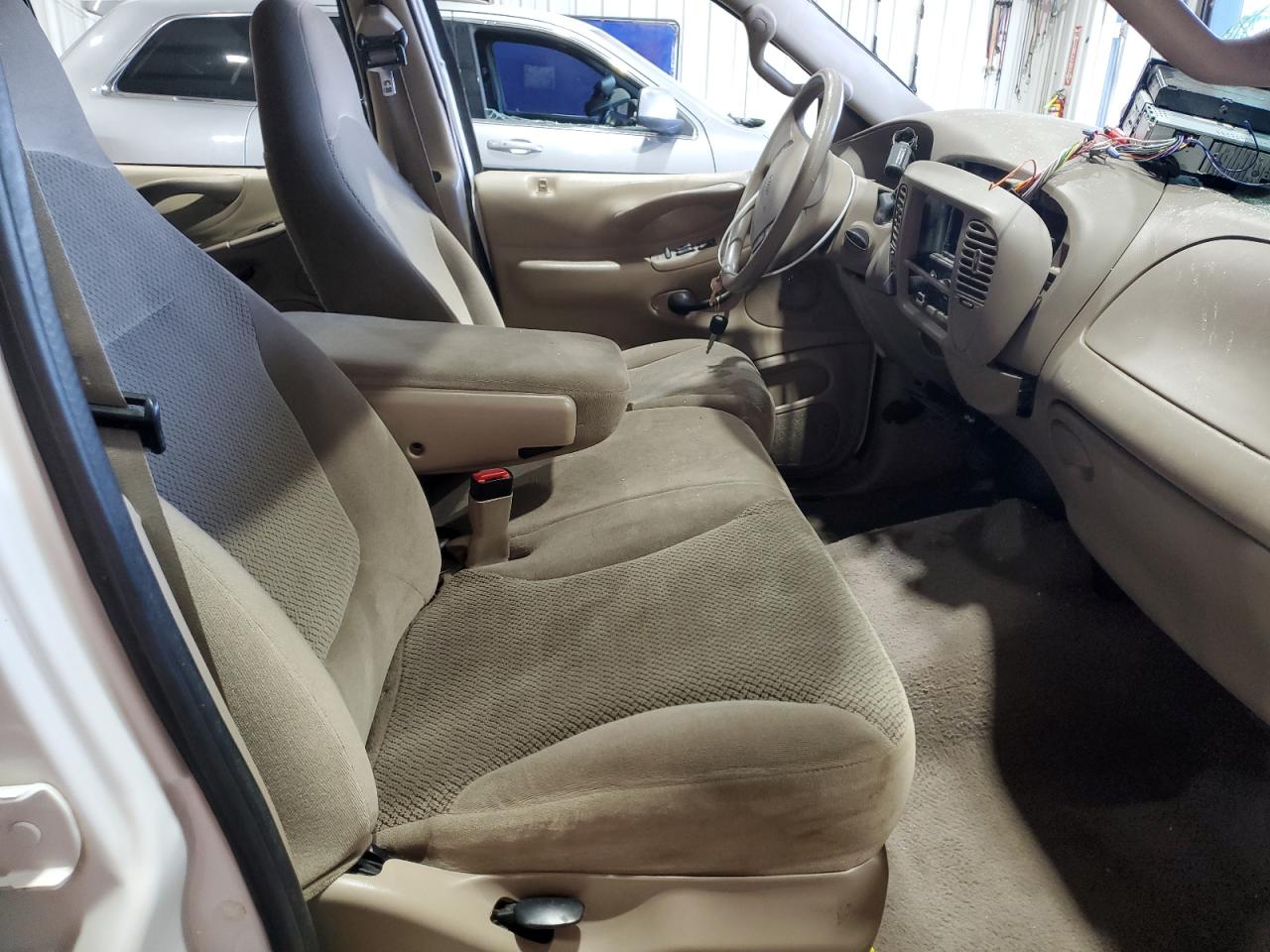 Ford Expedition Xlt Image 2