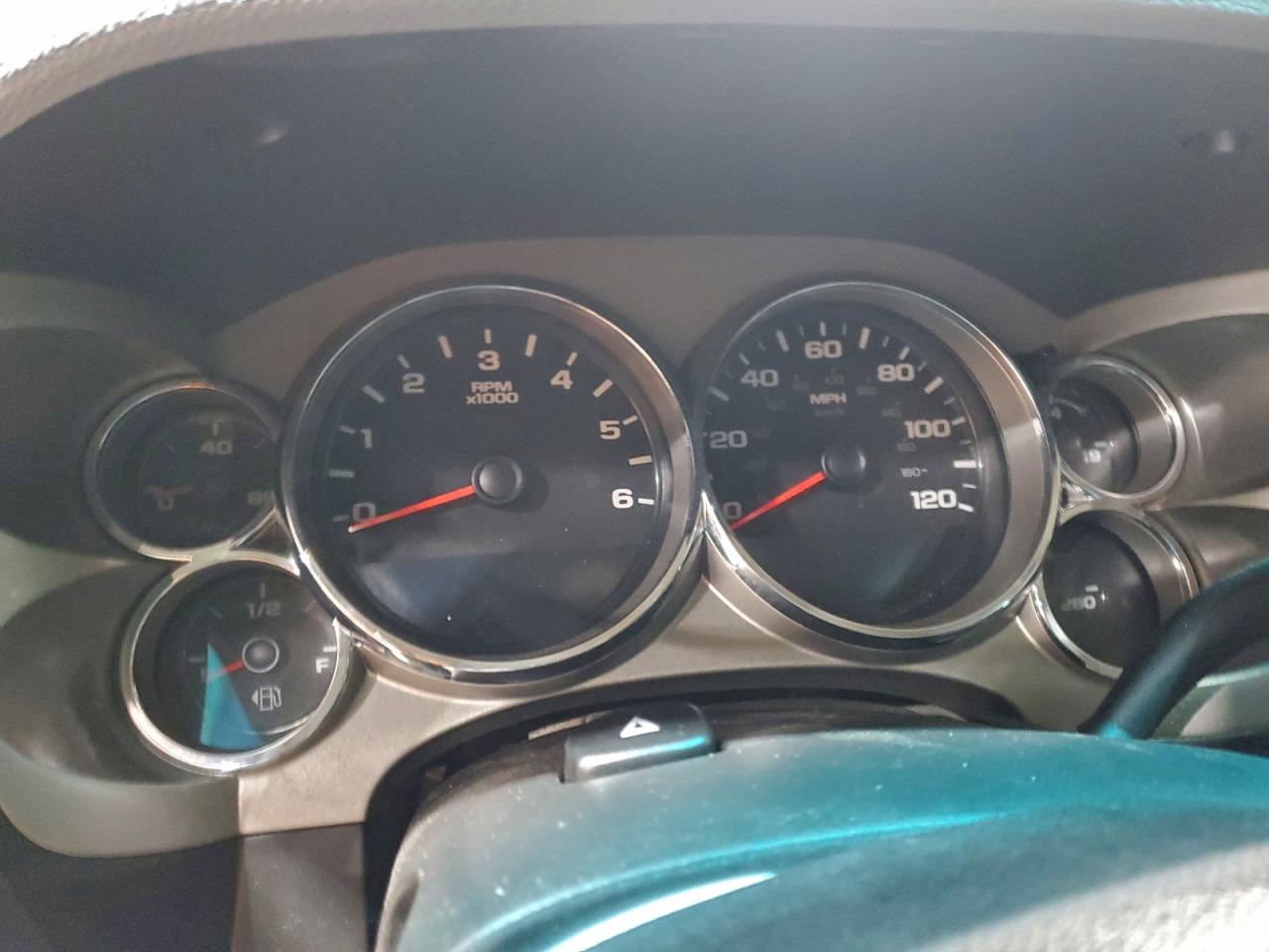 Chevrolet Silverado K2500 Heavy Duty Image 8