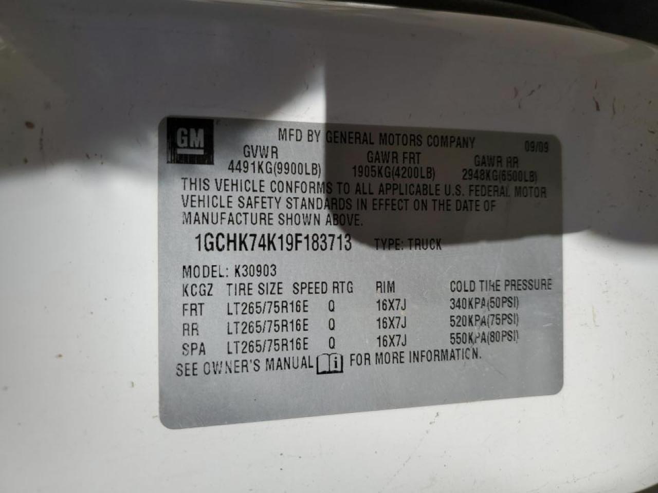 Chevrolet Silverado K3500 Image 9