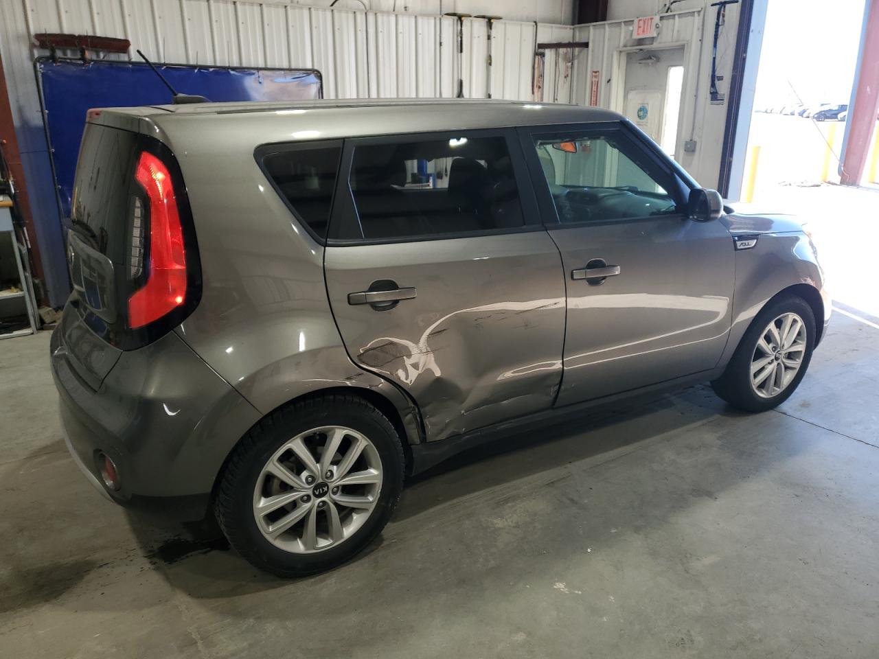 Kia Soul + Image 13