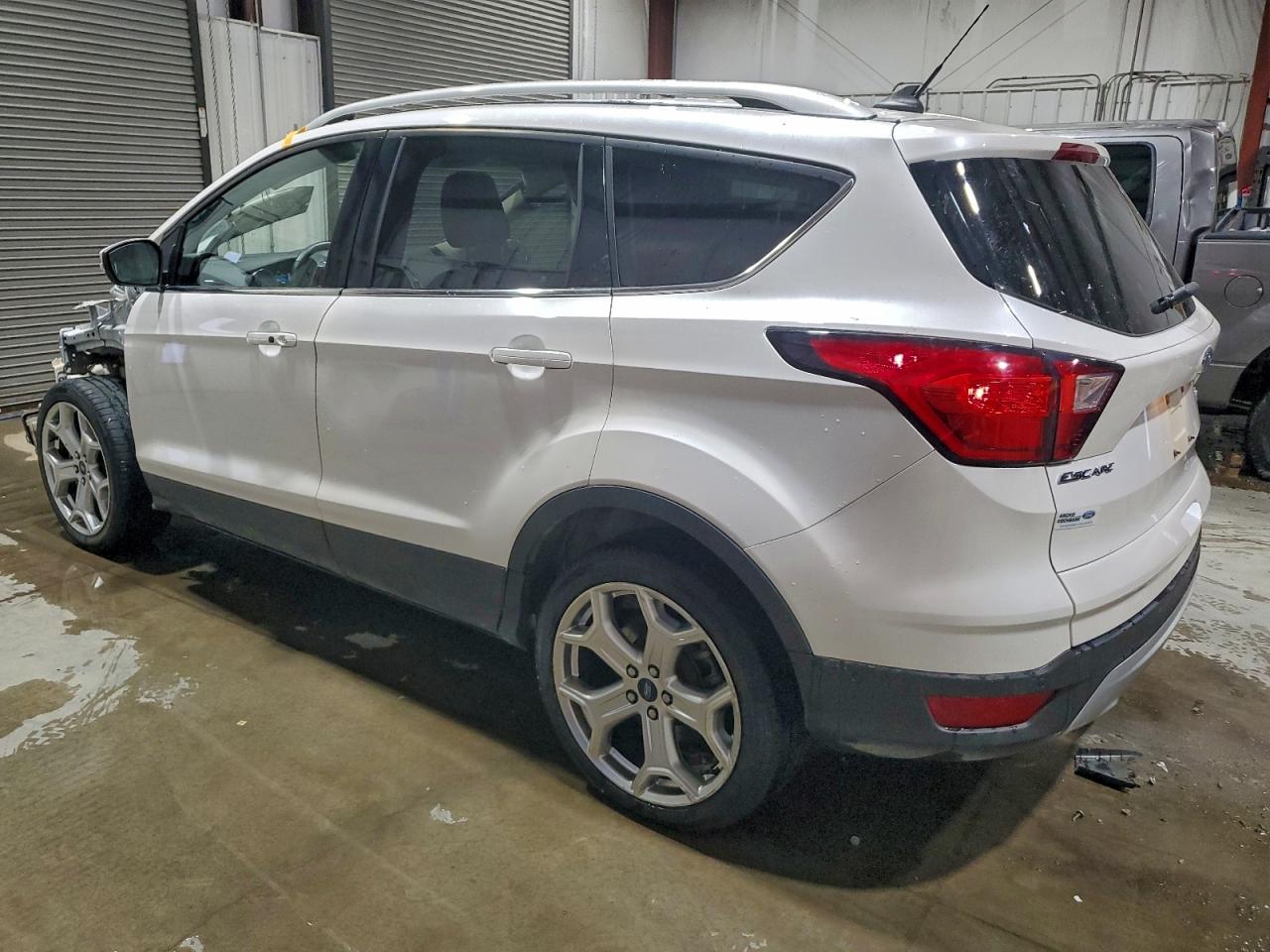 Ford Escape Titanium Image 2