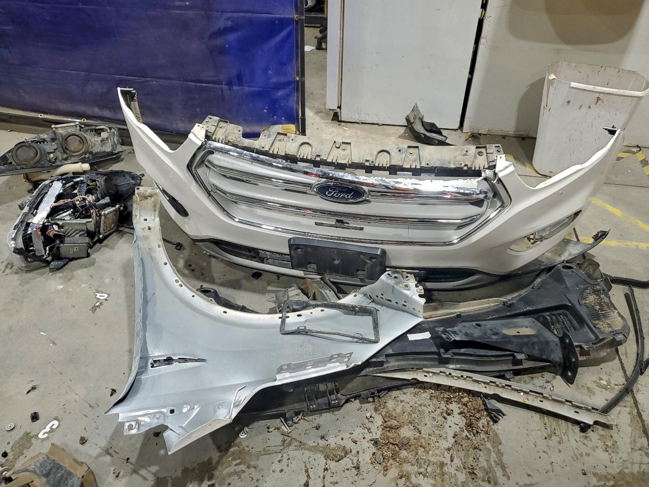 Ford Escape Titanium Image 13