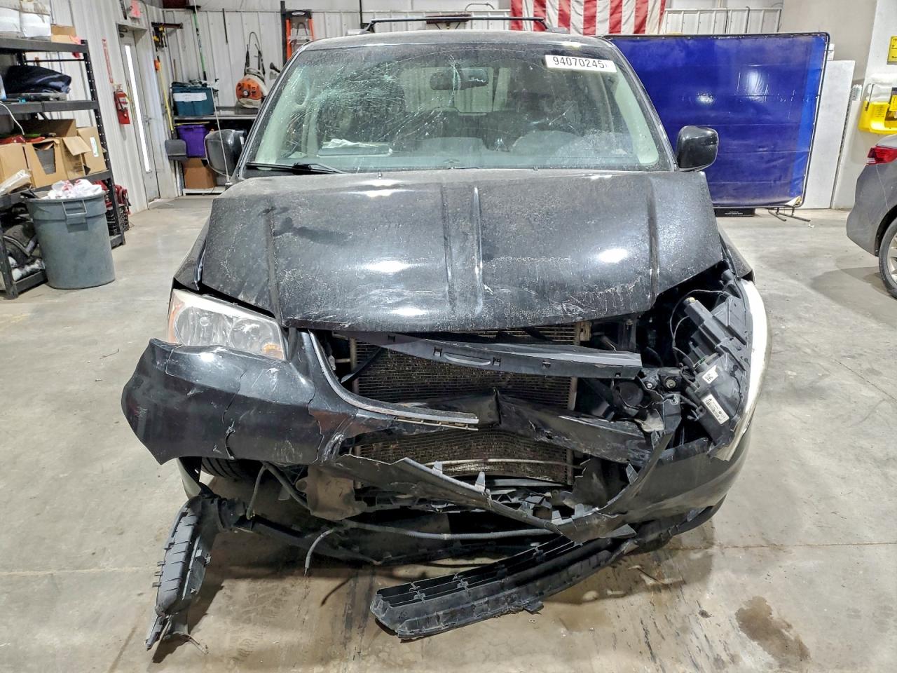 Chrysler Minivan Touring Image 10