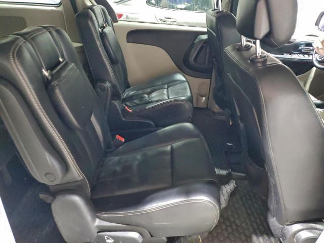 Chrysler Minivan Touring Image 9