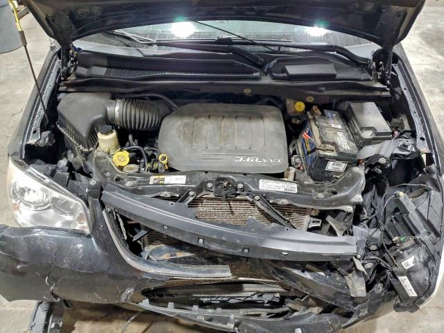 Chrysler Minivan Touring Image 8